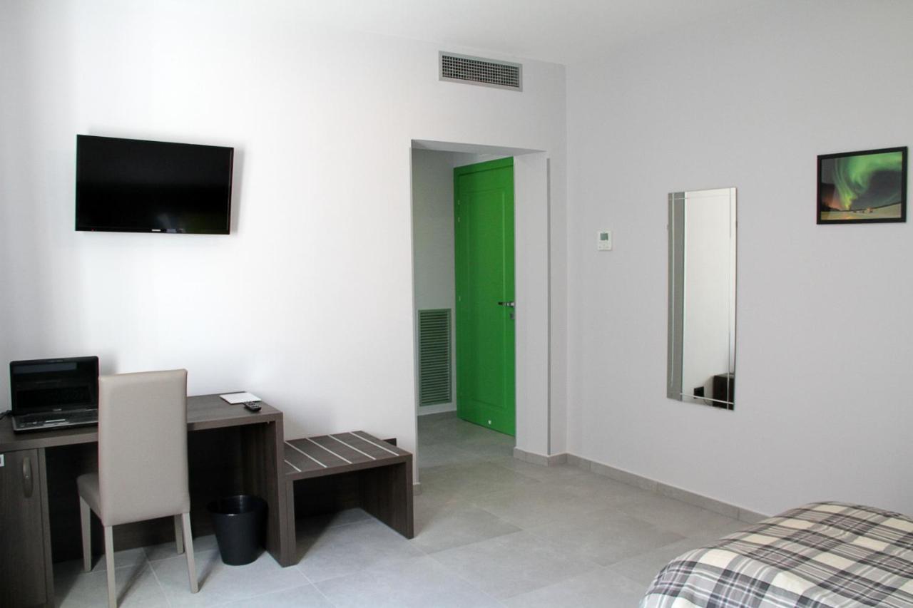 Easyroom Frosinone - Casello Autostradale Exterior photo